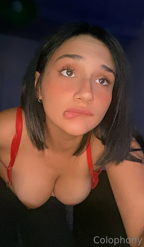Naakte gelekte OnlyFans-foto van Hollybratty