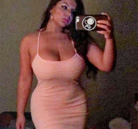 Naakte gelekte OnlyFans-foto van Iloveteniah