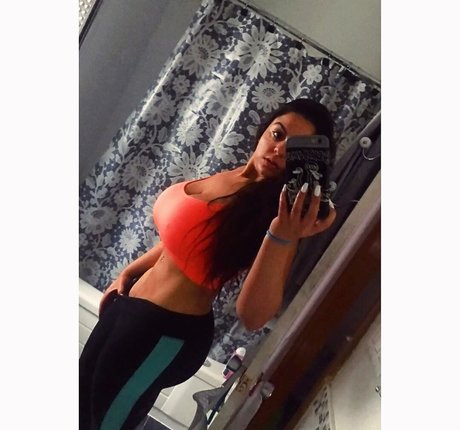 Naakte gelekte OnlyFans-foto van Iloveteniah