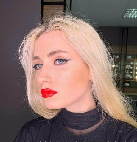 Naakte gelekte OnlyFans-foto van Aliceinwonderlandxo