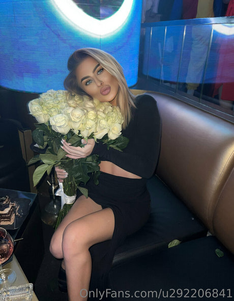 Naakte gelekte OnlyFans-foto van Oliviacatvip
