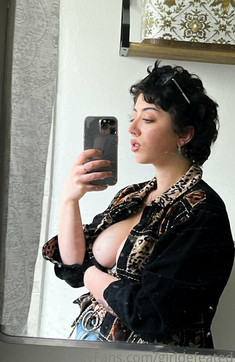 Naakte gelekte OnlyFans-foto van Girldefeated