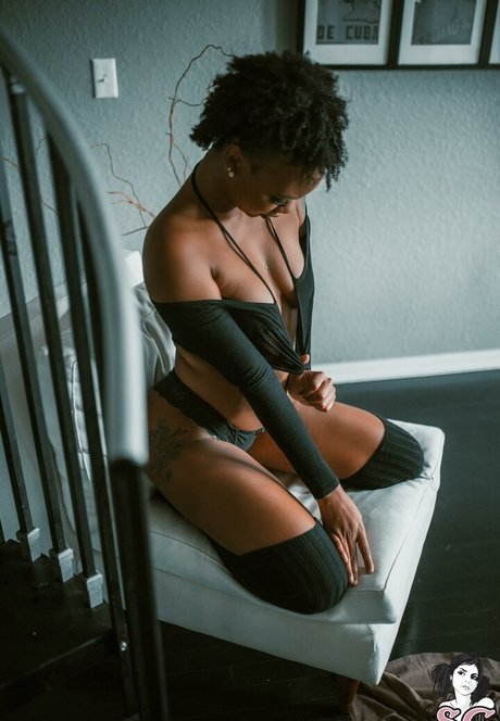 Naakte gelekte OnlyFans-foto van Naomi Sg