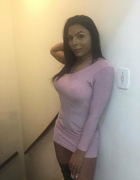 Naakte gelekte OnlyFans-foto van Emilysales19
