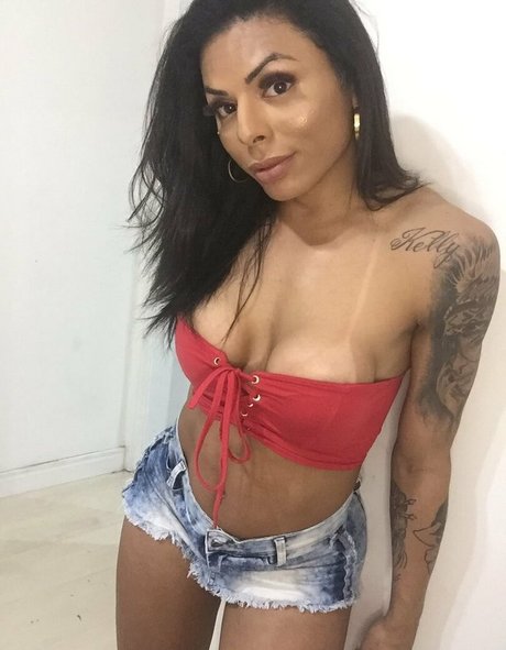 Naakte gelekte OnlyFans-foto van Emilysales19