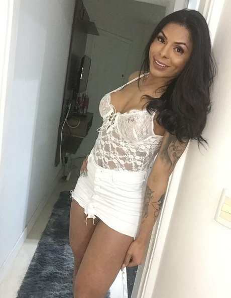 Naakte gelekte OnlyFans-foto van Emilysales19