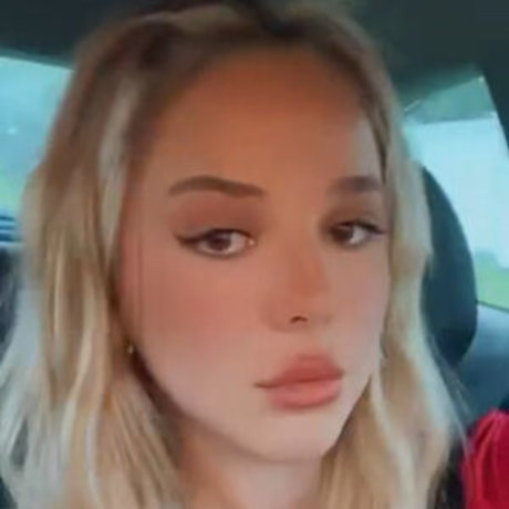 Naakte gelekte OnlyFans-foto van Miaphillipson