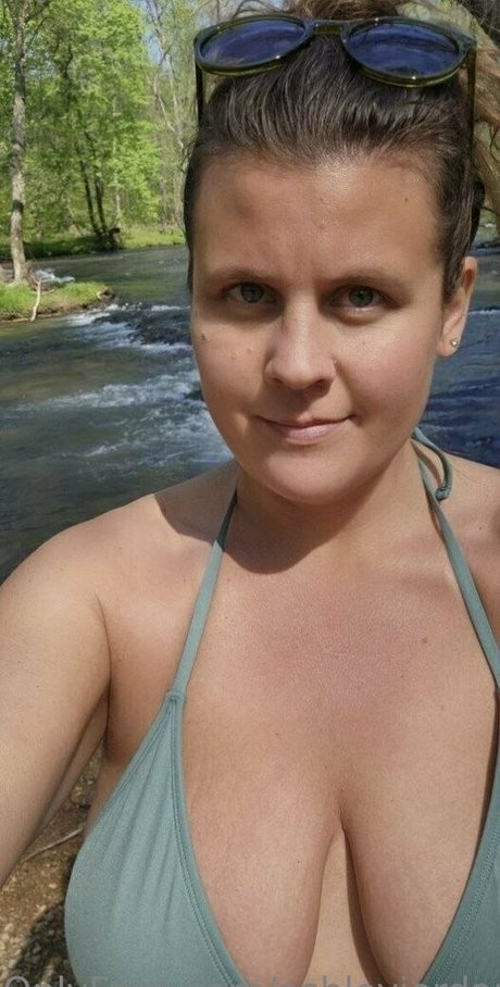 Naakte gelekte OnlyFans-foto van Ashleyjordanofficial