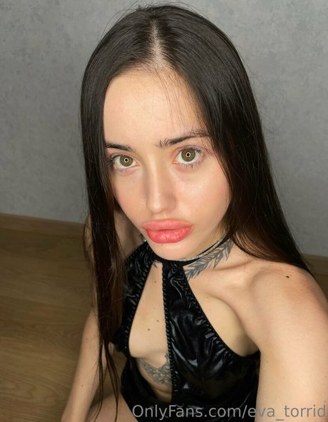Naakte gelekte OnlyFans-foto van Eva Torrid