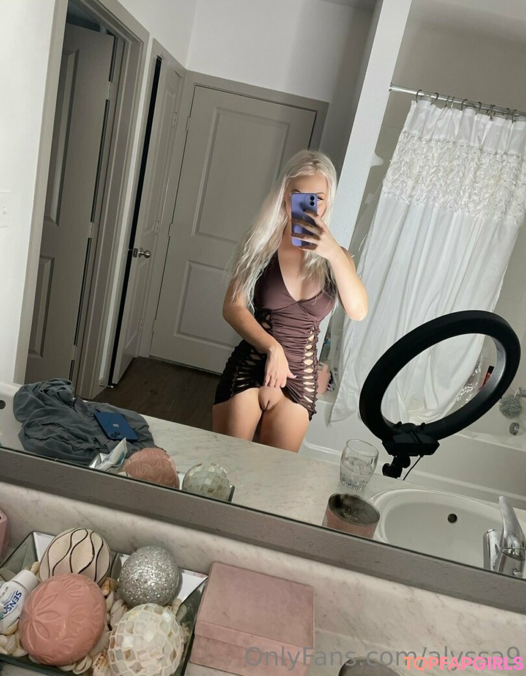 Naakte gelekte OnlyFans-foto van Alyssa9 #1334