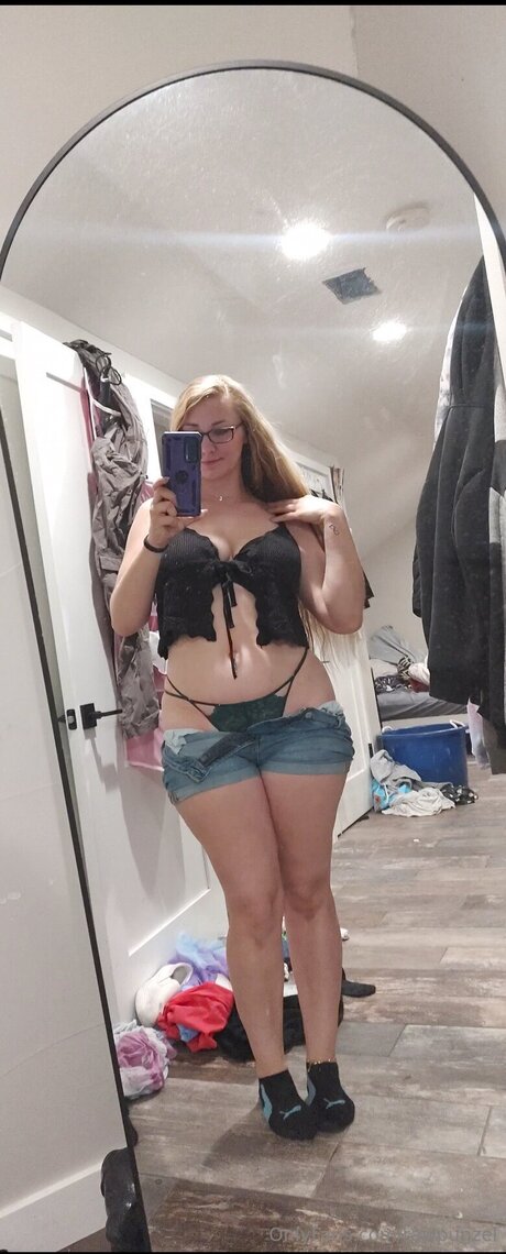 Naakte gelekte OnlyFans-foto van Rawpunzel