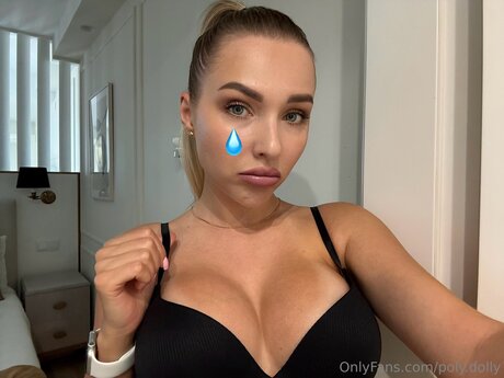 Naakte gelekte OnlyFans-foto van Poly Dolly