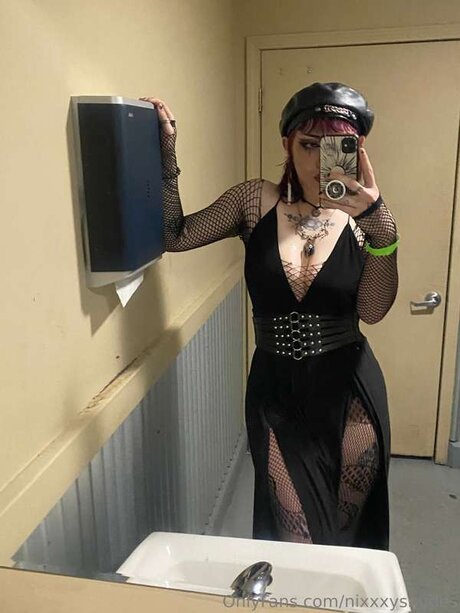 Naakte gelekte OnlyFans-foto van Nixxxysnudes