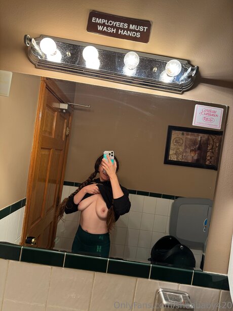 Naakte gelekte OnlyFans-foto van Sheababy420