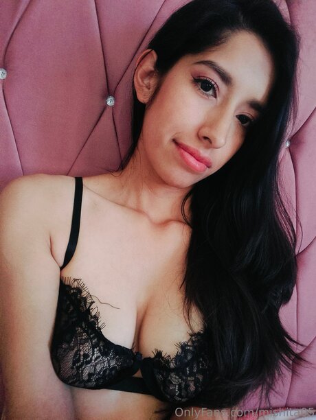 Naakte gelekte OnlyFans-foto van Mishita05