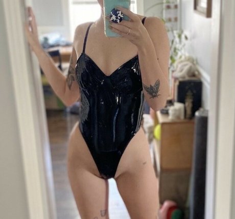 Naakte gelekte OnlyFans-foto van Pleasequietdown