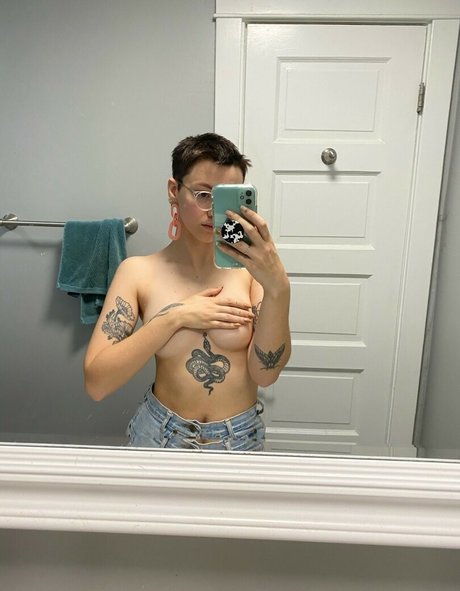 Naakte gelekte OnlyFans-foto van Pleasequietdown
