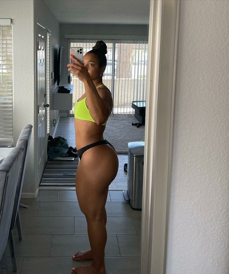Naakte gelekte OnlyFans-foto van Aaaaayevuh