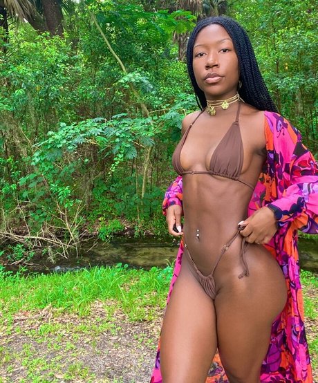 Naakte gelekte OnlyFans-foto van Snapefit