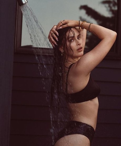 Naakte gelekte OnlyFans-foto van Rumer Willis