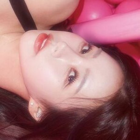 Naakte gelekte OnlyFans-foto van Bj Babbyang