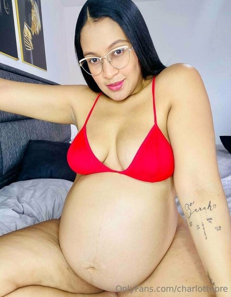 Naakte gelekte OnlyFans-foto van Charlottepre