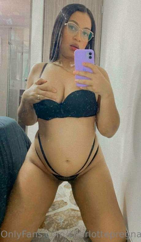 Naakte gelekte OnlyFans-foto van Charlottepre
