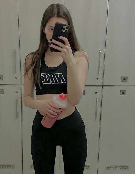 Naakte gelekte OnlyFans-foto van Aloona Larionova