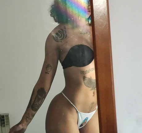 Naakte gelekte OnlyFans-foto van Yourcleopathra