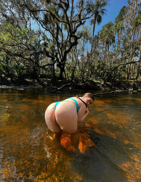 Naakte gelekte OnlyFans-foto van Trapqueenary
