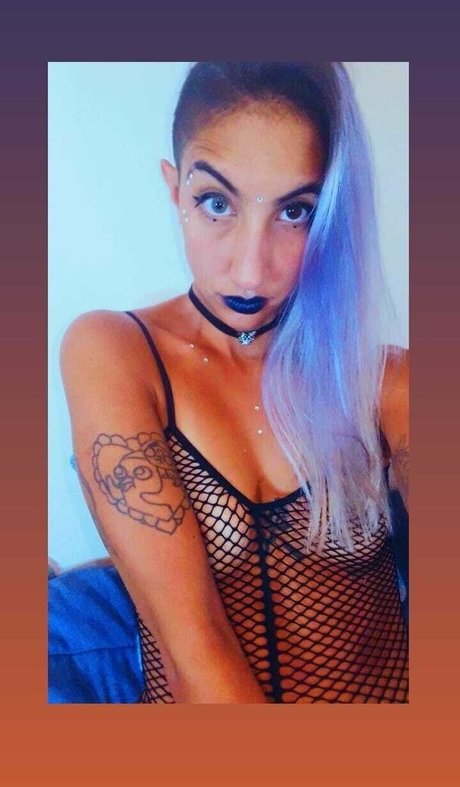 Naakte gelekte OnlyFans-foto van Barbikush