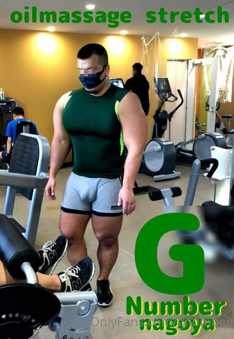 Naakte gelekte OnlyFans-foto van Gnumber