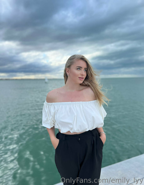 Emily_lyy
