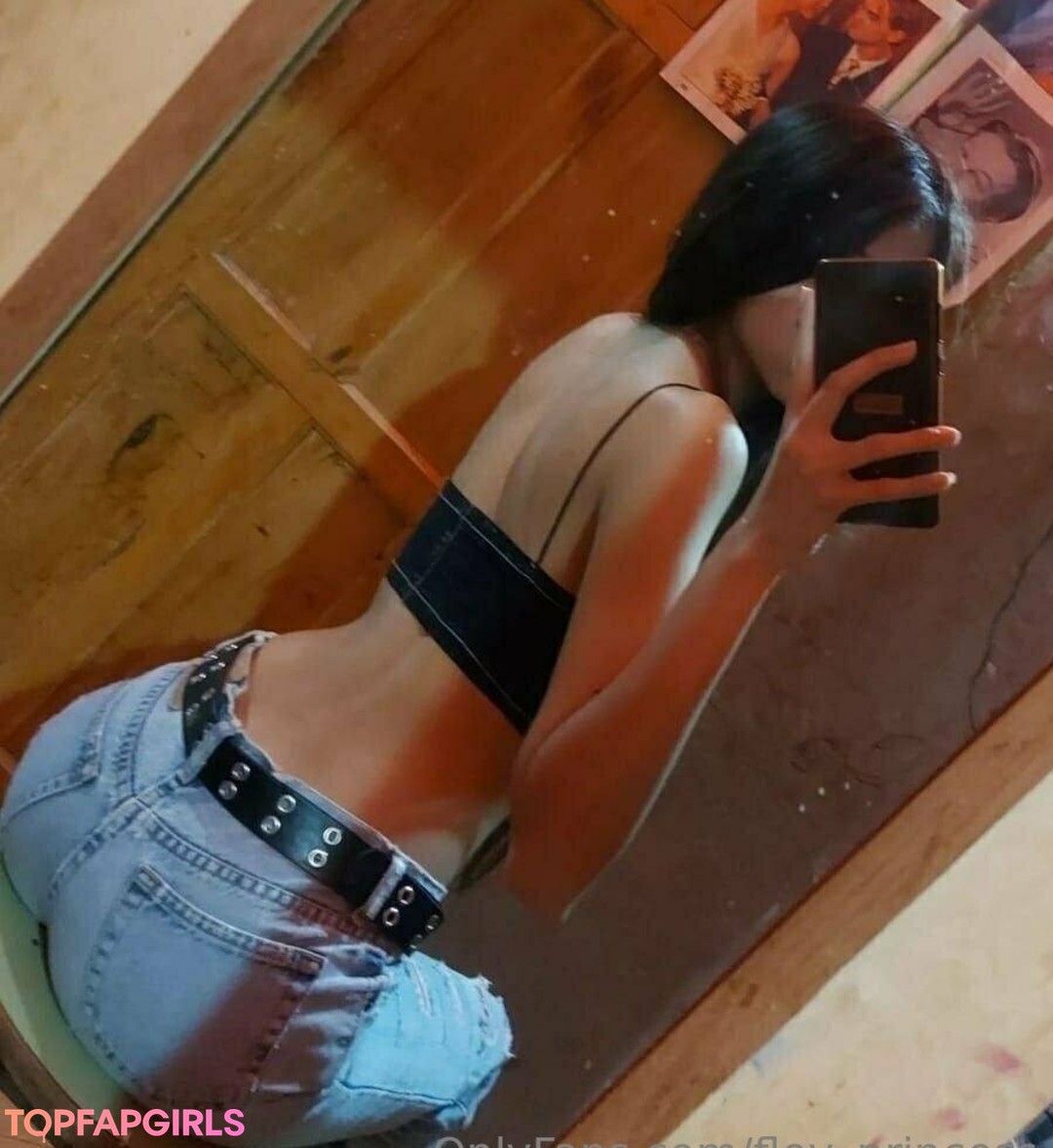 Naakte gelekte OnlyFans-foto van Flovprincess #1119