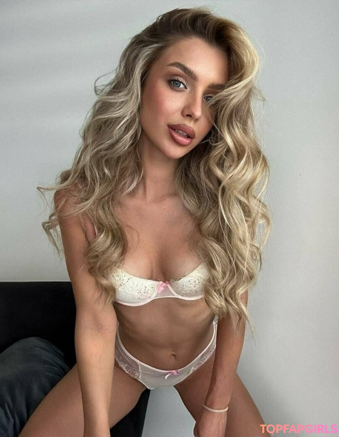 Naakte gelekte OnlyFans-foto van Flovprincess #1204