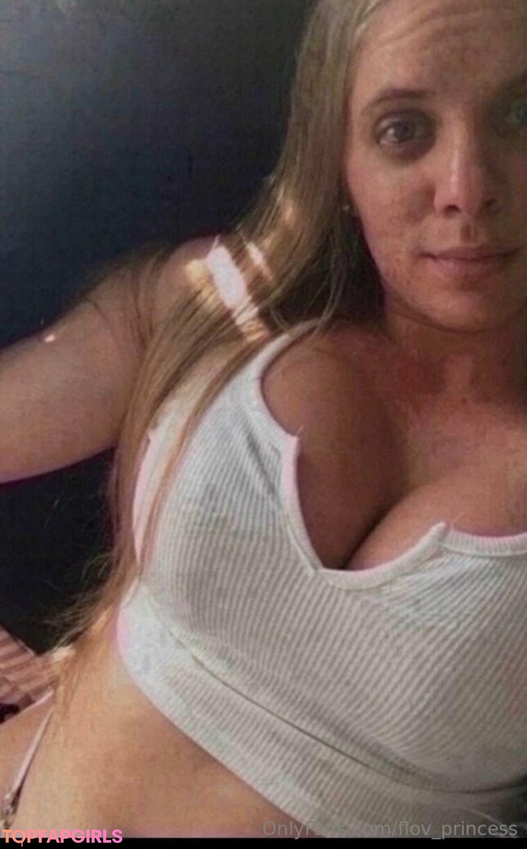 Naakte gelekte OnlyFans-foto van Flovprincess #1259