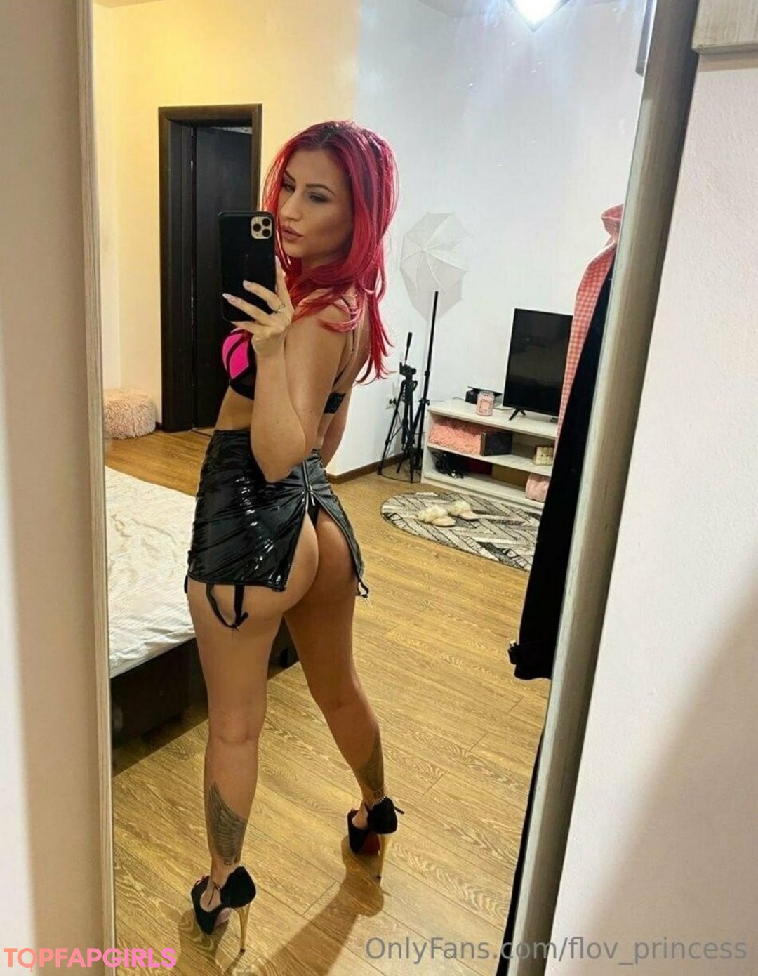 Naakte gelekte OnlyFans-foto van Flovprincess #1357