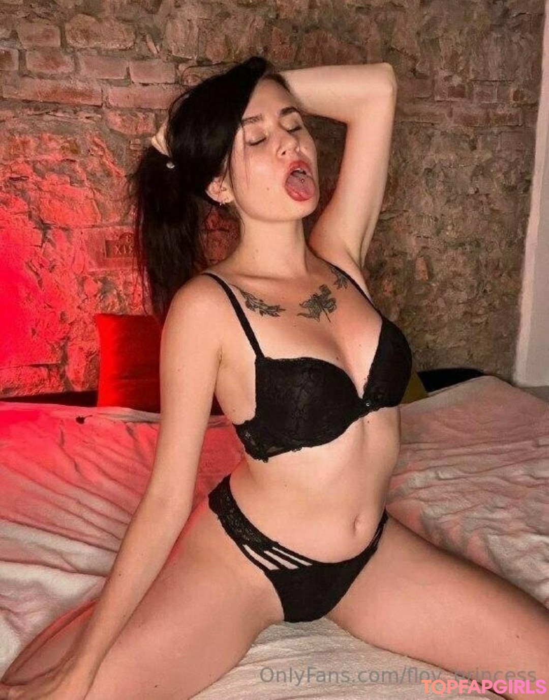 Naakte gelekte OnlyFans-foto van Flovprincess #1399