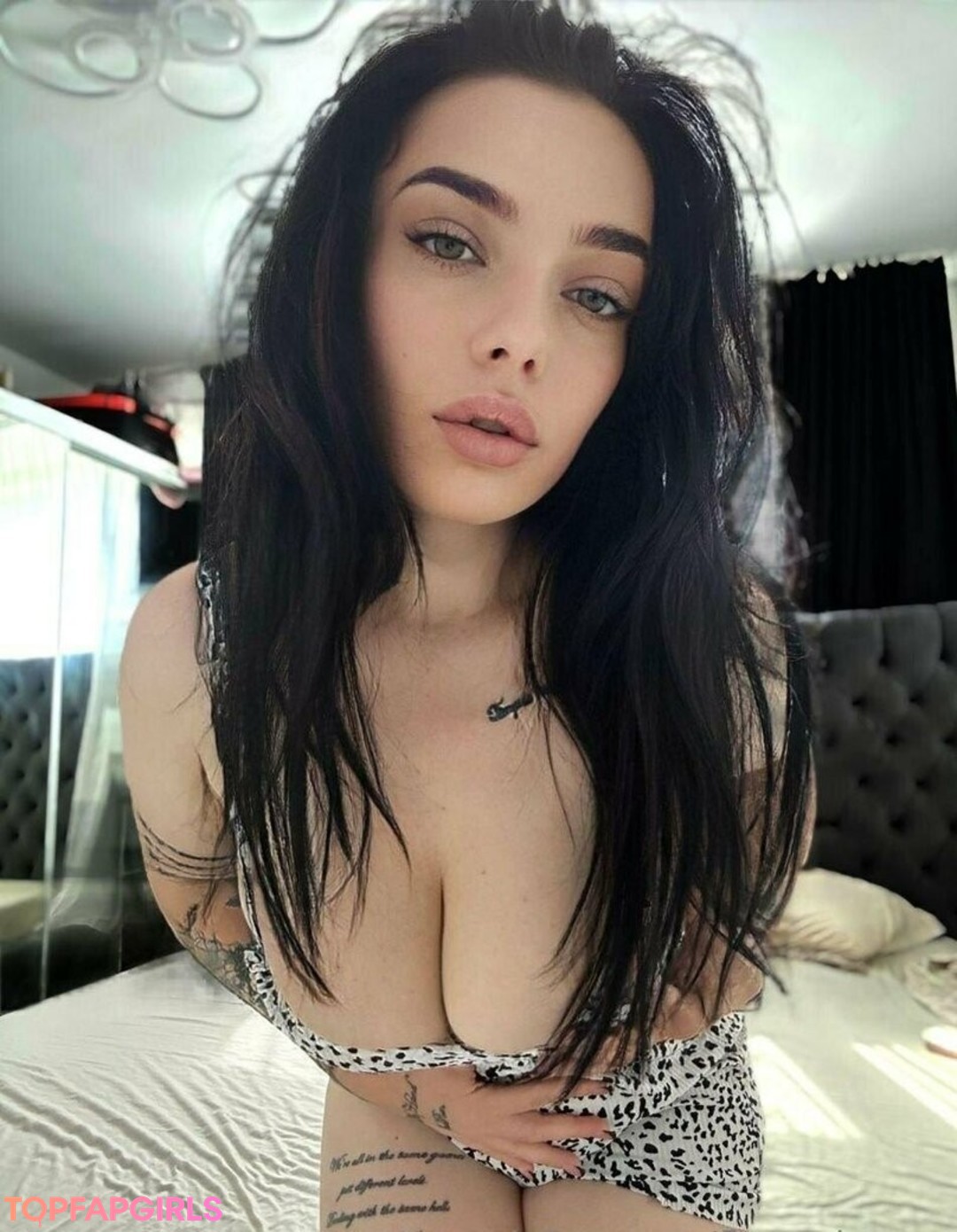 Naakte gelekte OnlyFans-foto van Flovprincess #1441