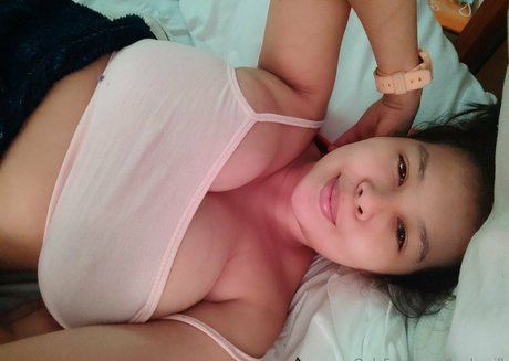 Naakte gelekte OnlyFans-foto van Karlamilk