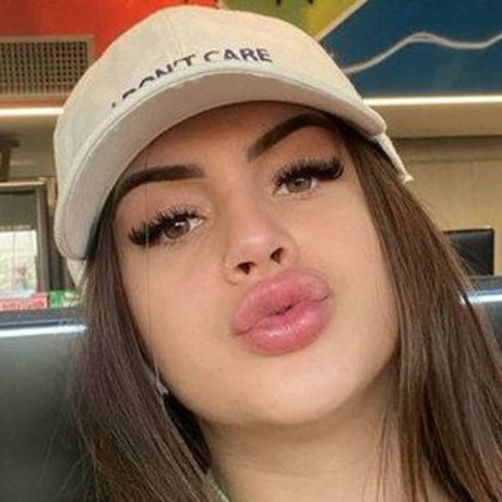 Naakte gelekte OnlyFans-foto van Brenda Scandolara