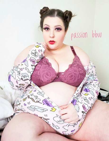 Naakte gelekte OnlyFans-foto van Passionbbw