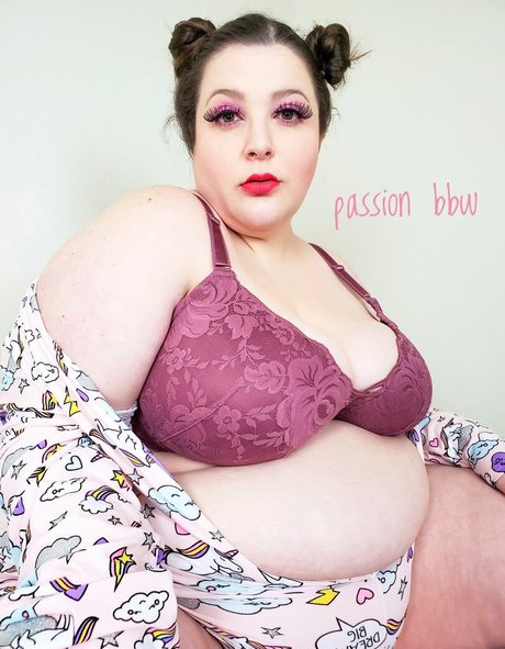 Naakte gelekte OnlyFans-foto van Passionbbw