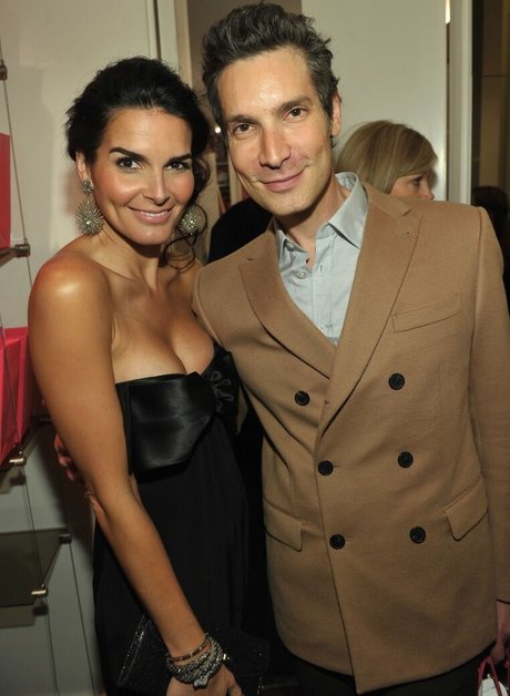 Naakte gelekte OnlyFans-foto van Angie Harmon