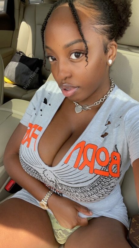 Naakte gelekte OnlyFans-foto van Niyahrenee