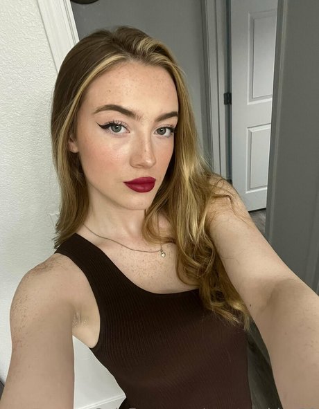 Naakte gelekte OnlyFans-foto van Taratumbles