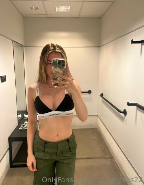 Naakte gelekte OnlyFans-foto van Taratumbles
