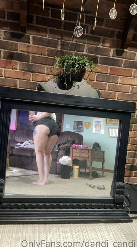 Naakte gelekte OnlyFans-foto van Dandicandi
