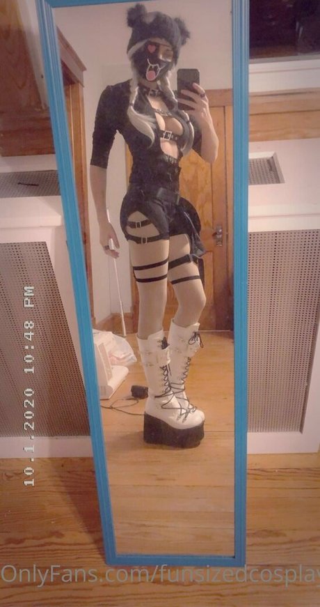 Naakte gelekte OnlyFans-foto van Funsizedcosplay