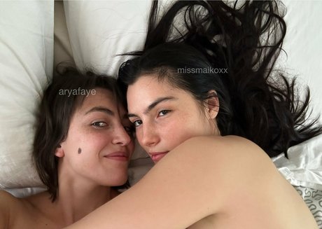 Naakte gelekte OnlyFans-foto van Aryafaye